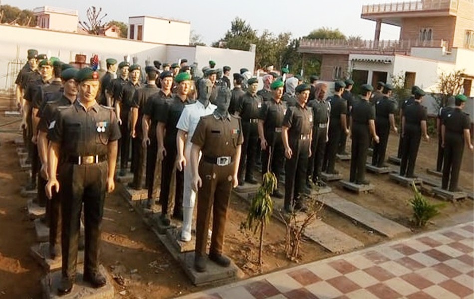 राजस्थान में बलिदान हुए सैनिकों की प्रतिमाएं