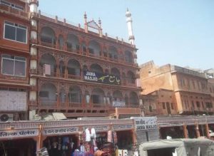 जयपुर : जामा मस्जिद में नहीं हो रही थी कोविड नियमों की पालना, समझाइश के लिए पहुंची पुलिस पर पथराव