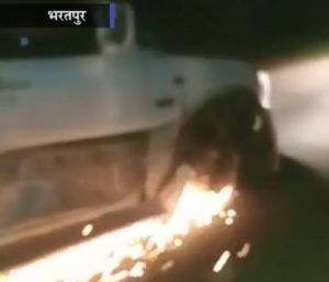 राजस्थान में गोतस्करी, पुलिस ने सड़क पर कीलें बिछाईं, गोतस्कर सरफराज व जमशेद गिरफ्तार