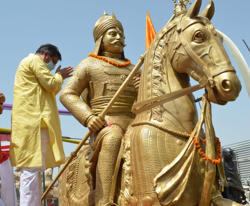 महाराणा प्रताप की चेतक आरूढ़ कांस्य प्रतिमा जयपुर से अयोध्या रवाना