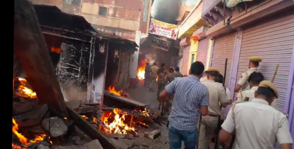 राजस्थान के करौली में मुसलमानों ने नव संवत्सर रैली पर किया पथराव, दुकानों में लगाई आग