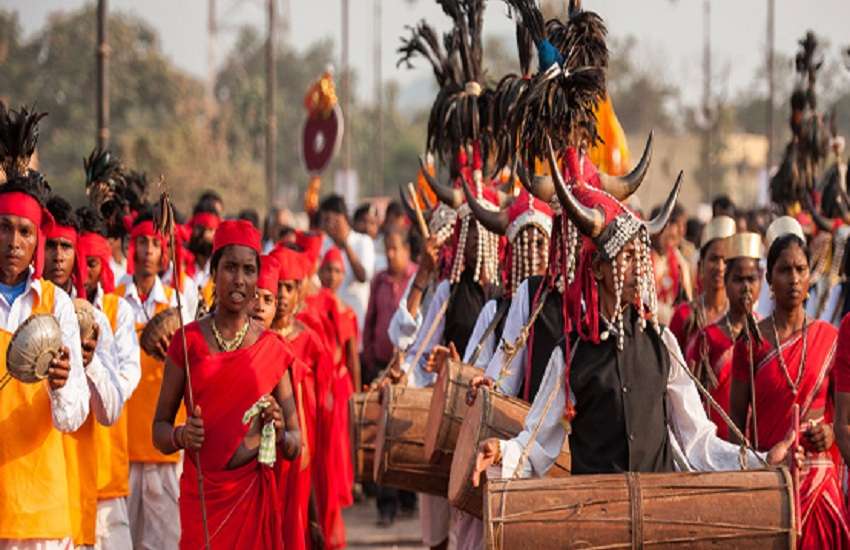 अनुसूचित जनजातियों के जीवन में बसे हैं हिंदू एकता के तत्व