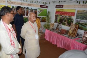 सेवा संगम : डॉ.भागवत ने प्रदर्शनी में देखी स्वावलम्बी भारत-समृद्ध भारत की झलक