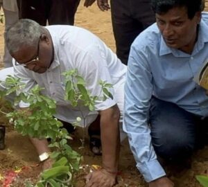 आरोग्य भारती की पहल, एक पेड़ मॉं के नाम अभियान के अंतर्गत लगाए औषधीय पौधे