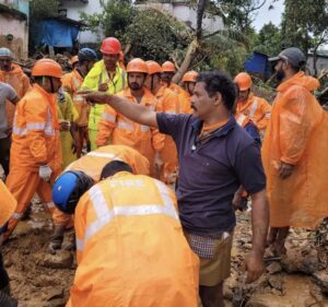 वायनाड में राहत कार्यों में लगे संघ स्वयंसेवक