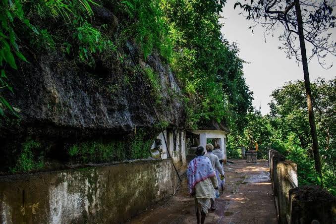 छत्तीसगढ़ - झारखंड की सीमा पर, झारखंड से मात्र 12 किलोमीटर दूरी पर एक सुंदर सा शहरी गांव है जशपुर