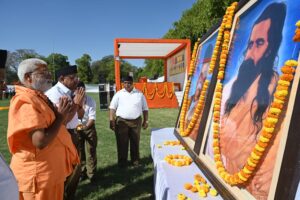 भारतीय नववर्ष उत्सव का प्रारंभ करते अतिथि 