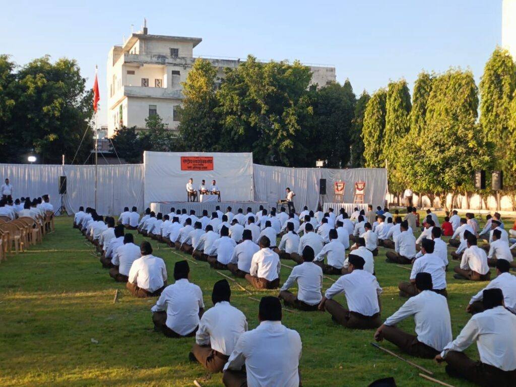 परंपराओं को सहेजते हुए समाज में आवश्यक परिवर्तनों को अपनाएं- विनोद यादव